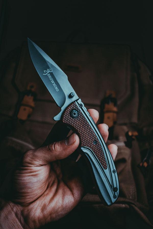 Tactical Knife Guide: How to Choose, Carry, and Use a Knife the Right Way