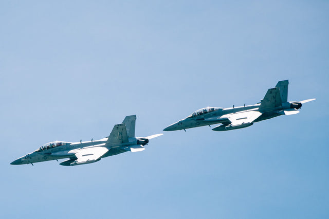 Weekly News Roundup: Army Shelves $2B IVAS Headset, Air Force One Bridge Jet Delivered, and More